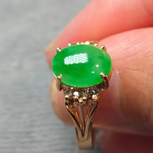Dazzling Jade Ring with 8 Diamonds – 18K Gold, Size 5 - Picture 10 of 14